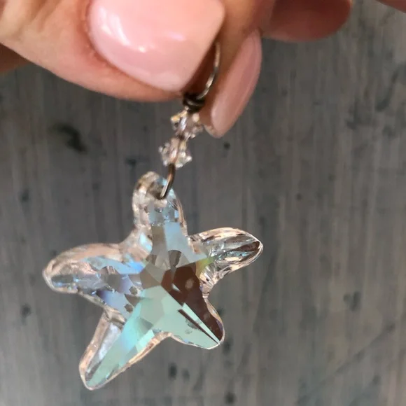 Pretty little crystal starfish charm with silver wire & hook and 2 crystal beads - Picture 2 of 10
